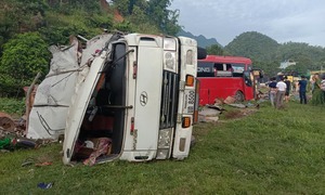 Tai nạn thảm khốc, hơn 40 người thương vong ở Hòa Bình: Xe tải và xe khách chạy tốc độ bao nhiêu?