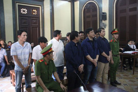 Xét xử đường dây mua bán 'logo xe vua': Kiến nghị điều tra những người nhận tiền