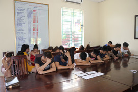 Bắt giữ hàng chục dân chơi dùng ma túy thác loạn trong quán karaoke ở Vĩnh Phúc