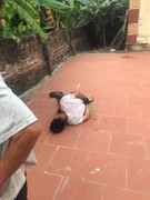 Ở nhà một mình, bé gái 14 tuổi bị 'ma men' xông vào nhà sàm sỡ