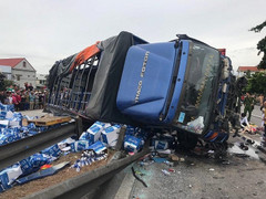 Tạm giữ tài xế xe tải lật đè chết 5 người trên Quốc lộ 5 ở Hải Dương