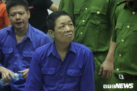 Xét xử Hưng 'kính' và đàn em: Luật sư đề nghị làm rõ trách nhiệm Ban quản lý chợ Long Biên