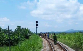 Lái tàu trượt chân ngã thiệt mạng trong cabin ở Phú Thọ