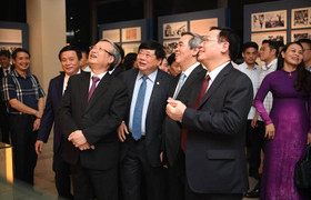 Nhiều lãnh đạo Đảng, Nhà nước tham dự chương trình 'Muôn vàn tình thương yêu'