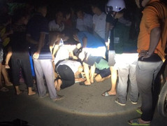 Cùng ông nội sang chơi nhà người thân, bé trai ngã xuống tầng hầm ngập nước chết đuối