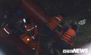 Xe container húc văng hàng loạt xe máy trên cầu Thanh Trì: Trục vớt được thi thể nạn nhân