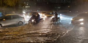 Thời tiết cuối tuần: Bắc Bộ nắng nóng, Nam Bộ mưa lớn