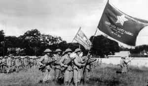 Ảnh: Xúc động lễ chào cờ đầu tiên Hà Nội trong ngày giải phóng