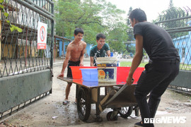 Không khí nhiễm thủy ngân chưa hết lại nước dính dầu, dân Hà Nội than 'bao giờ mới hết khổ'