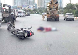 Xe máy va chạm xe bồn, hai phụ nữ thiệt mạng trên Đại lộ Thăng Long