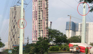 Người đàn ông trèo cột điện cao thế, lực lượng cứu hộ thuyết phục không chịu xuống