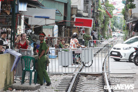 Nghiên cứu di dời, tái định cư các hộ dân xóm cà phê đường tàu Hà Nội
