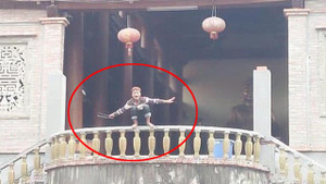 Danh tính nam thanh niên 'ngáo đá' dùng dao tự chặt vào tay mình ở Hà Nội