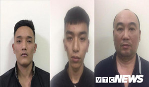 Bắt 2 kẻ mặc áo xe ôm công nghệ chuyên cướp giật dây chuyền vàng ở Hà Nội