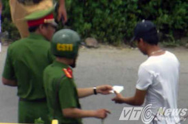 Tận thấy cảnh bát nháo ‘cò' thi hành công vụ cùng CSGT ở Hải Phòng