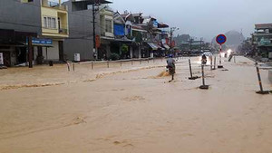 Mưa lớn ở Quảng Ninh, nhiều tuyến đường ngập cục bộ