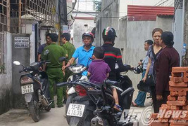 Người phụ nữ nằm gục bên vũng máu sau tiếng kêu thất thanh