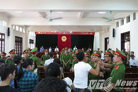 Người nhà bị cáo kêu khóc trong phiên xử vụ 'giết người bí hiểm' tại Hải Phòng