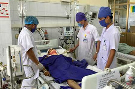 Tin mới vụ xe khách tông nát đầu, la liệt người bị thương