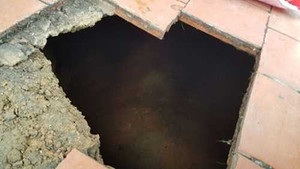 Sau bão số 3, Quảng Ninh xuất hiện ‘hố tử thần’ trên nóc chứng tích nhà tù