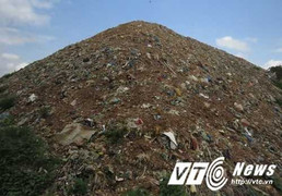 Cận cảnh bãi rác khổng lồ bốc mùi hôi thối nồng nặc ở Hải Phòng