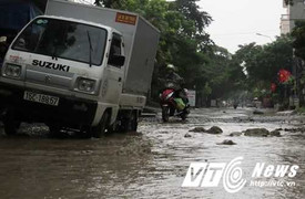 Ảnh: Tận thấy con đường 'tử thần' giữa trung tâm huyện ở Hải Phòng