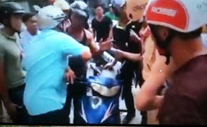 Lộ diện kẻ ‘gô cổ’, xưng ‘mày tao’ với dân trước mặt CSGT ở Hải Phòng