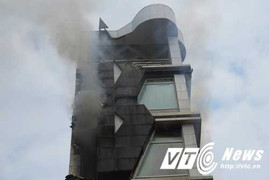 Quán karaoke 7 tầng bốc cháy giữa Hải Phòng