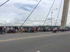 Đánh vỡ đầu hàng xóm, người đàn ông nhảy cầu tự tử