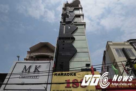 Đột kích 'động lắc' lúc nửa đêm, bắt hàng chục dân chơi đang ‘bay’