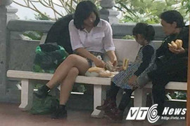 'Gai mắt' cảnh mặc váy ngắn đi lễ đầu năm ở Chùa Ba Vàng