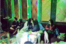 Đột kích quán karaoke, bắt 19 đối tượng tổ chức sinh nhật bằng ma túy