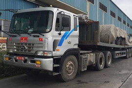 Hai xe đầu kéo biển đỏ đi vào đường cấm, chở vượt tải trọng trên 100% cho phép