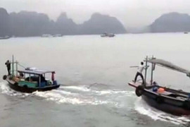 Tạm giữ 2 tàu ngư dân rượt đuổi nhau trên vịnh Hạ Long