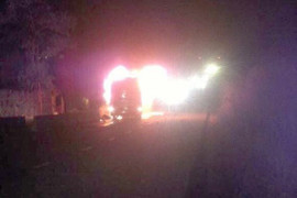 Xe khách giường nằm cháy ngùn ngụt trong đêm ở Quảng Ninh