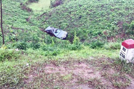 Xe ô tô mất lái lao xuống vực, 4 người Trung Quốc gặp nạn