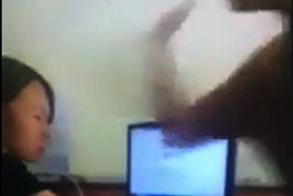 Video: Phó Giám đốc Trung tâm văn hóa hành hung nhân viên kế toán ở Quảng Ninh