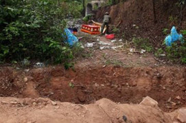 Thi thể người đàn ông đang phân huỷ tại đập nước ở Hải Dương