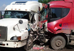 Tông trực diện như trời giáng, 2 xe container nát đầu trên quốc lộ 18