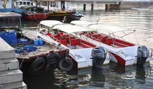 Tạm giữ khẩn cấp 3 tàu khách trái phép trên vịnh Hạ Long