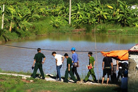 Truy bắt nhóm thanh niên dùng súng hoa cải bắn vào chòi canh đầm tôm