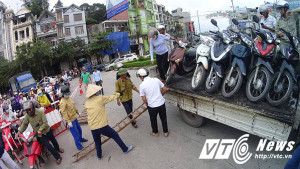 Bão số 10 hoành hành, Quảng Ninh cấm xe máy qua cầu Bãi Cháy