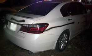 Truy tìm kẻ phun sơn đen lên nhiều ô tô ở Quảng Ninh