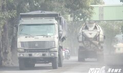 Ảnh: Cận cảnh con đường mịt mù bụi than khiến người dân khiếp đảm ở Quảng Ninh
