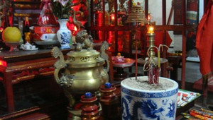 Cúng ông Công, ông Táo trước hay tỉa chân nhang trước để tránh đại kỵ?