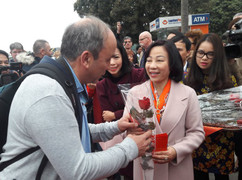 Đón đoàn khách du lịch đầu tiên ‘xông’ vịnh Hạ Long Tết Mậu Tuất