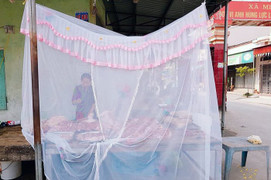 Người phụ nữ quây màn tuyn bán thịt ở Hải Phòng gây 'sốt' cộng đồng mạng