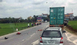 Xe tải va chạm xe máy, 2 mẹ con chết thương tâm