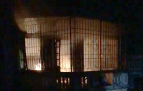 Lửa bùng phát trở lại sau nhiều giờ, người dân hoảng loạn tháo chạy trong đêm