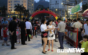 Hàng vạn du khách đổ về quảng trường biển hiện đại nhất Việt Nam thưởng thức Carnaval Hạ Long 2018